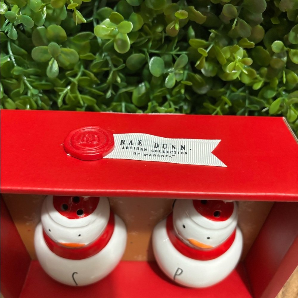 Rae Dunn NWT Festive Snowman Salt and Pepper Shakers - Picture 2 of 5
